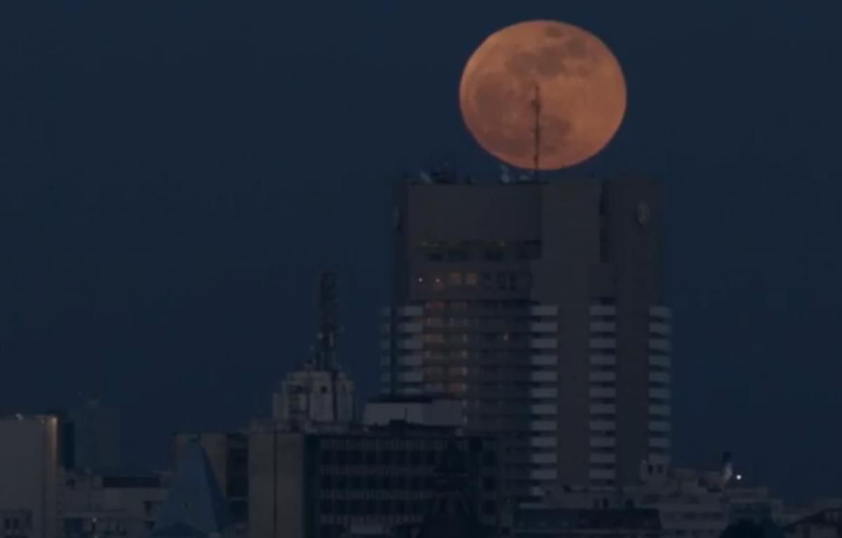 Prima Super Luna albastră sângerie din 2018. Imagini spectaculoase din lume