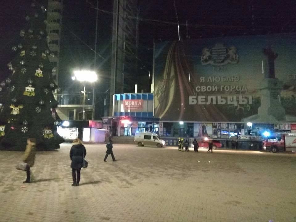 Под новогодней елкой в Бельцах искали бомбу