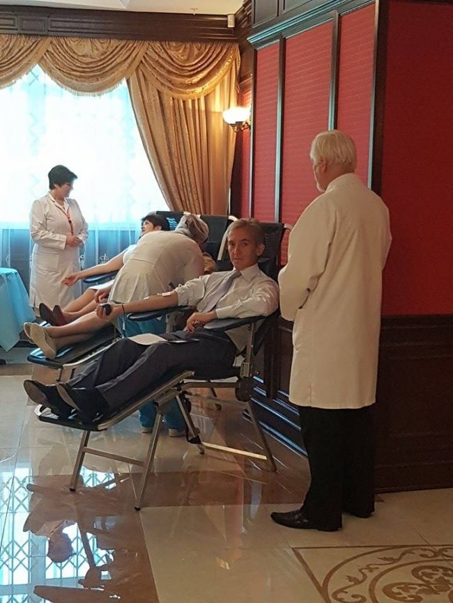 Aleşii poporului donează sânge pentru copii bolnavi