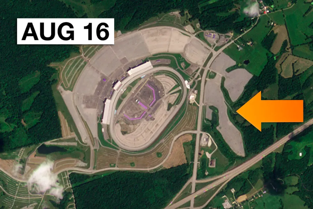 Гигантскую парковку в США с недособранными пикапами Ford сняли из космоса