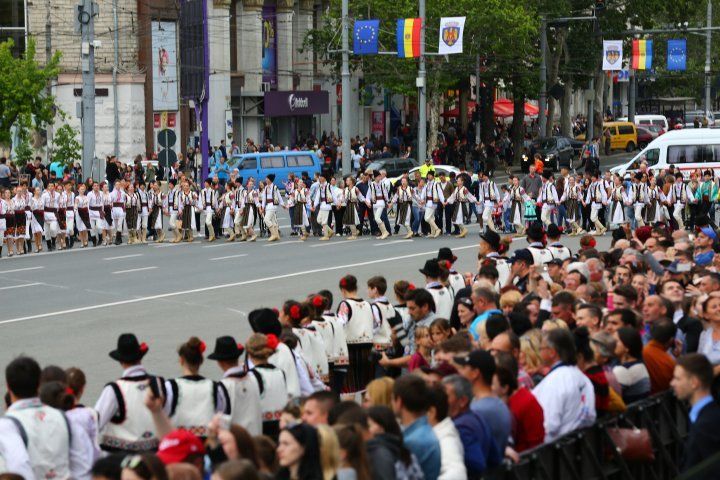 9 мая в Кишиневе станцевали самую большую хору