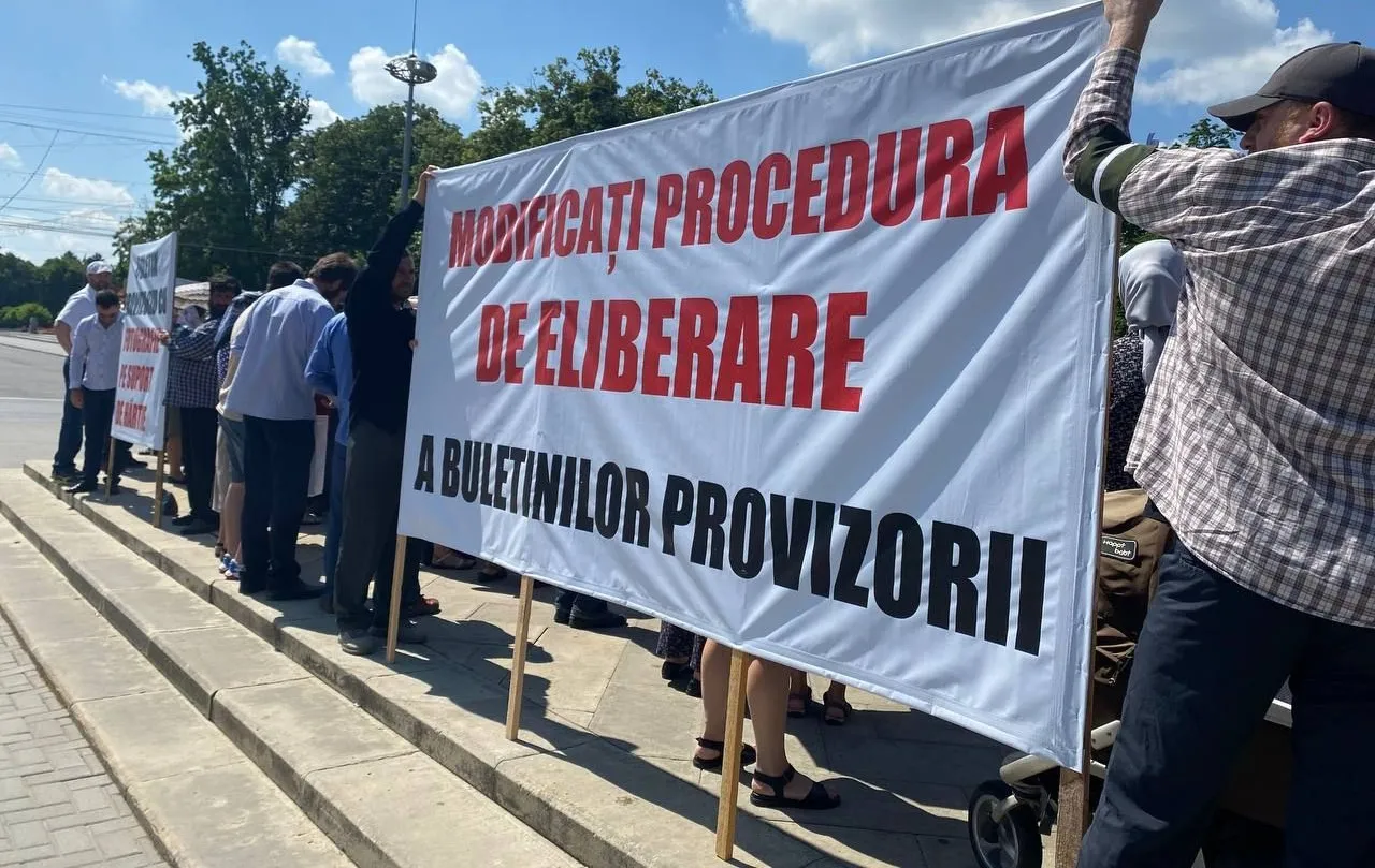 В Кишиневе верующие протестуют против биометрических паспортов
