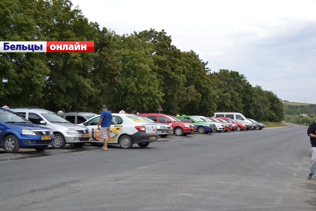 В Бельцах водители такси вышли на забастовку