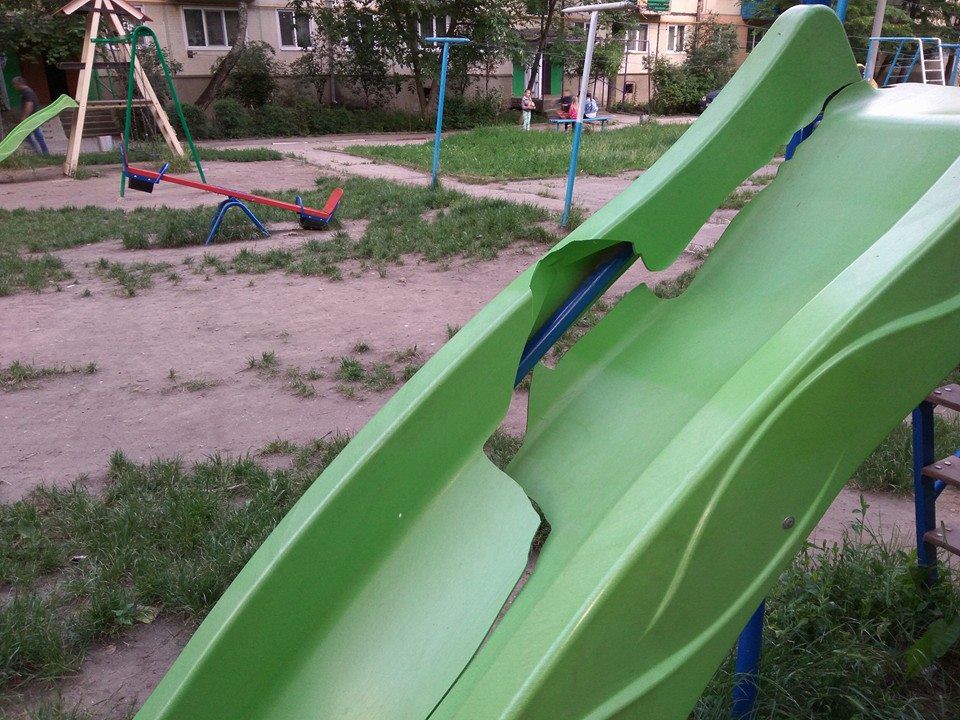 Детские горки от примэрии Бельц не выдержали и года