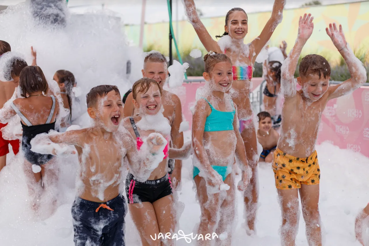 Vara Vara Aquacity: Лови волну