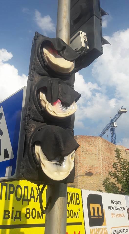 Căldură infernală: Un semafor s-a topit în miezul zilei