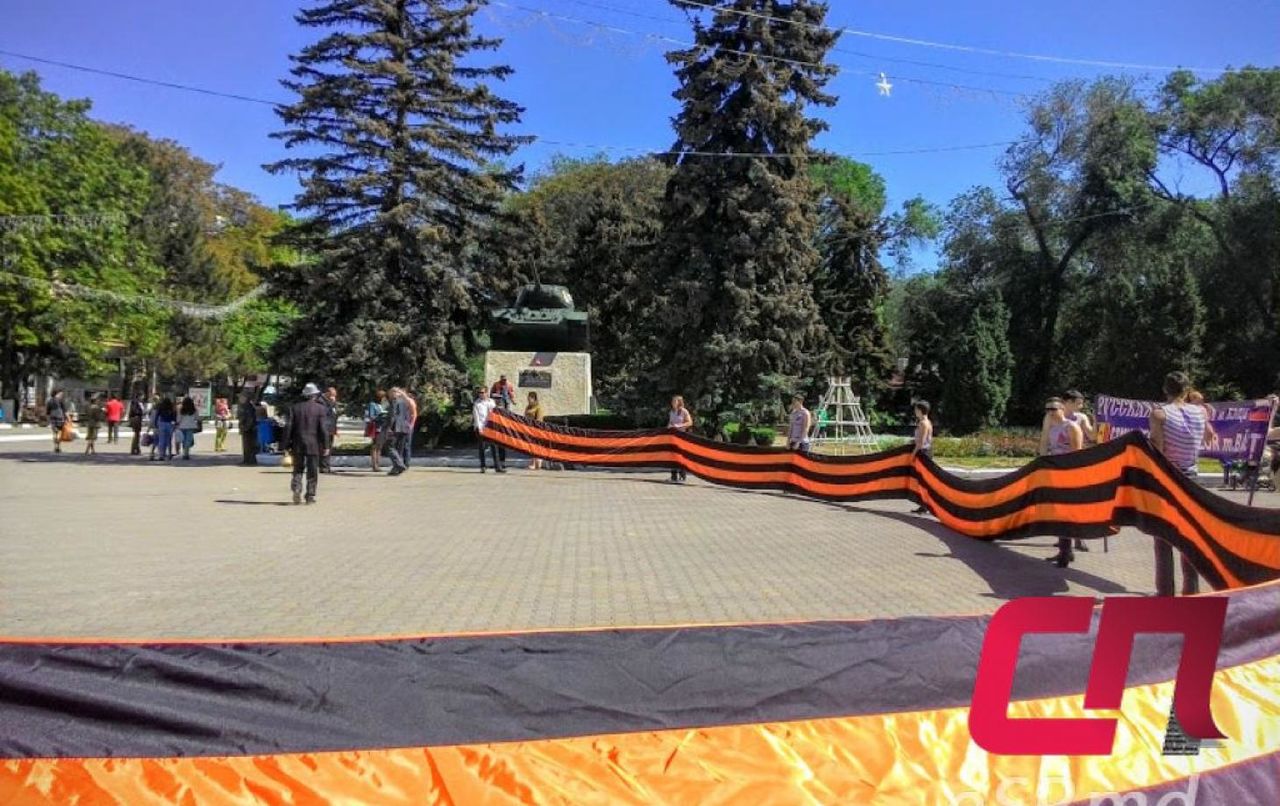 В Бельцах раздавали георгиевскую ленточку