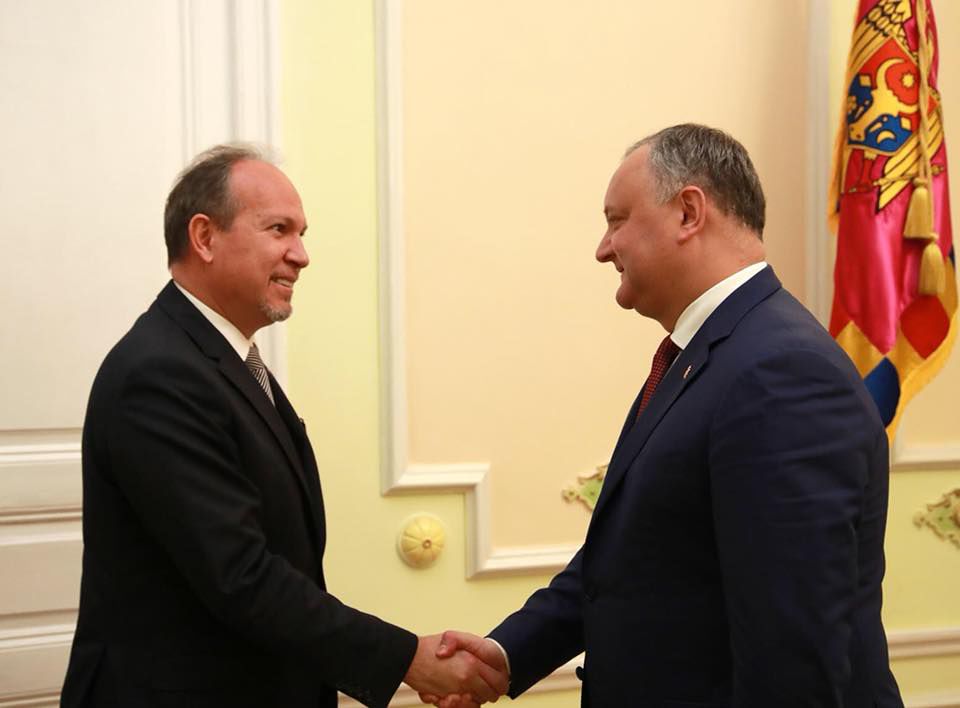 Igor Dodon l-a invitat pe Klaus Iohannis să viziteze Republica Moldova