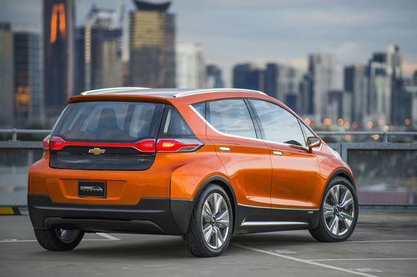 Электромобиль Chevrolet Bolt по цене как Tesla, но едет дольше