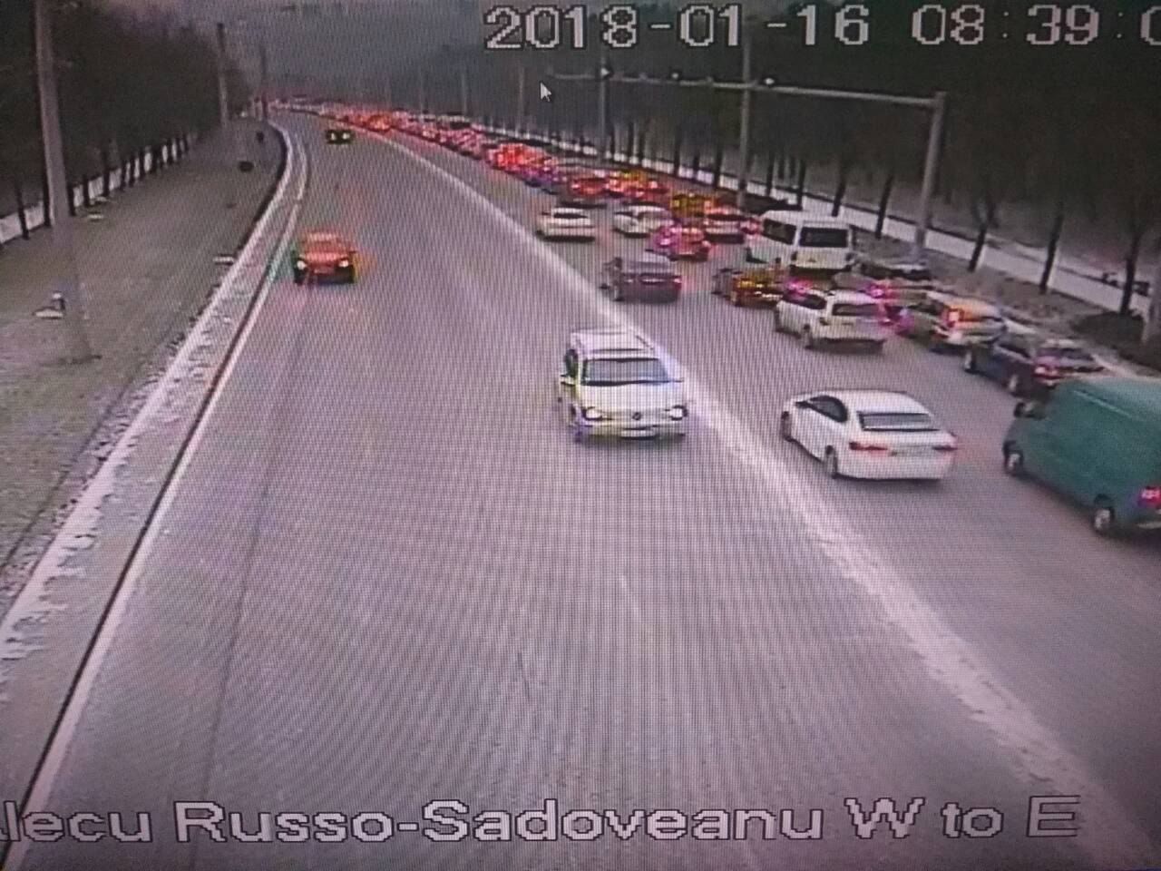 Служба InfoTrafic рекомендует водителям избегать некоторых улиц Кишинева