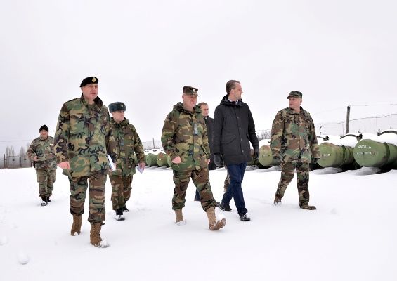 Министр обороны проинспектировал военную базу в Данченах