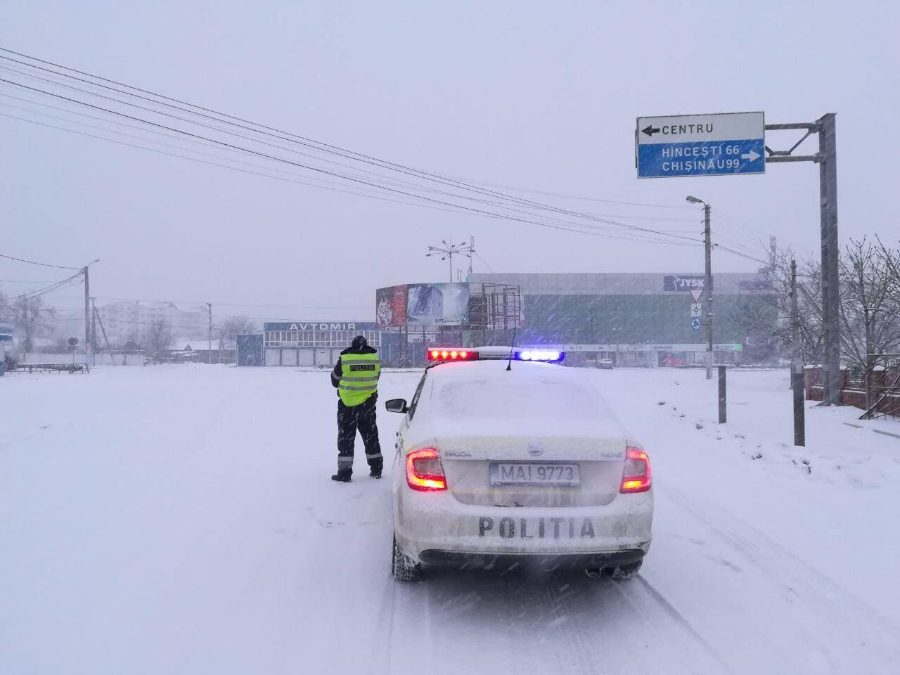 INP avertizează: Ninge abundent în sudul țării. Circulația devine tot mai îngreunată