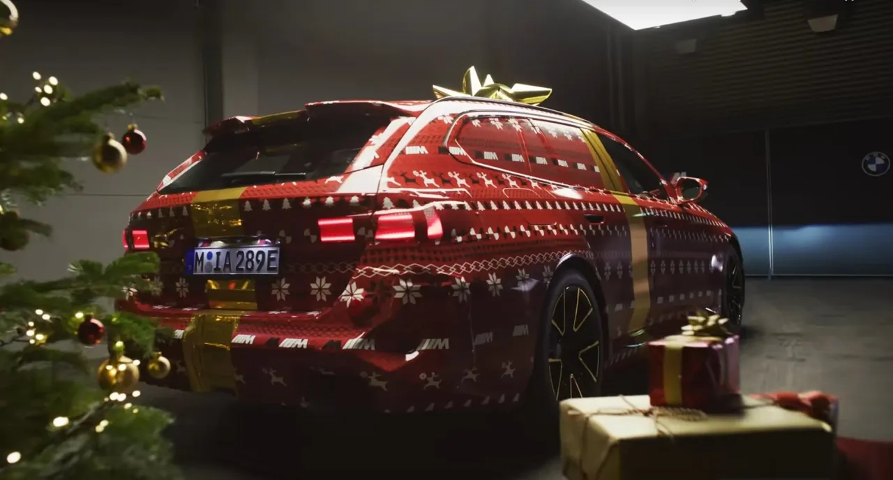 Новый BMW M5 2024 рассекретили в рождественском поздравлении