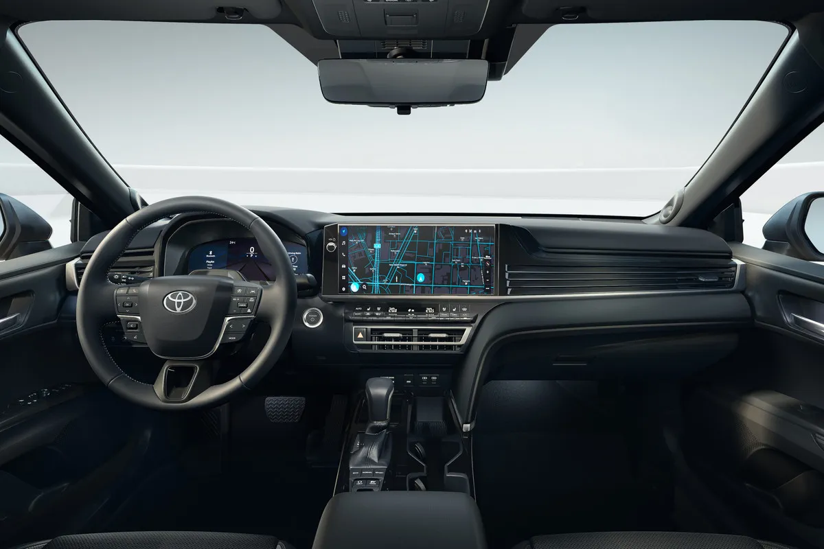 Новая Toyota Camry 2024 вышла на европейский рынок