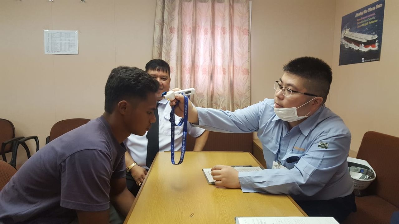 Индонезийский подросток выжил 49 дней в плавучем домике, который унесло в океан