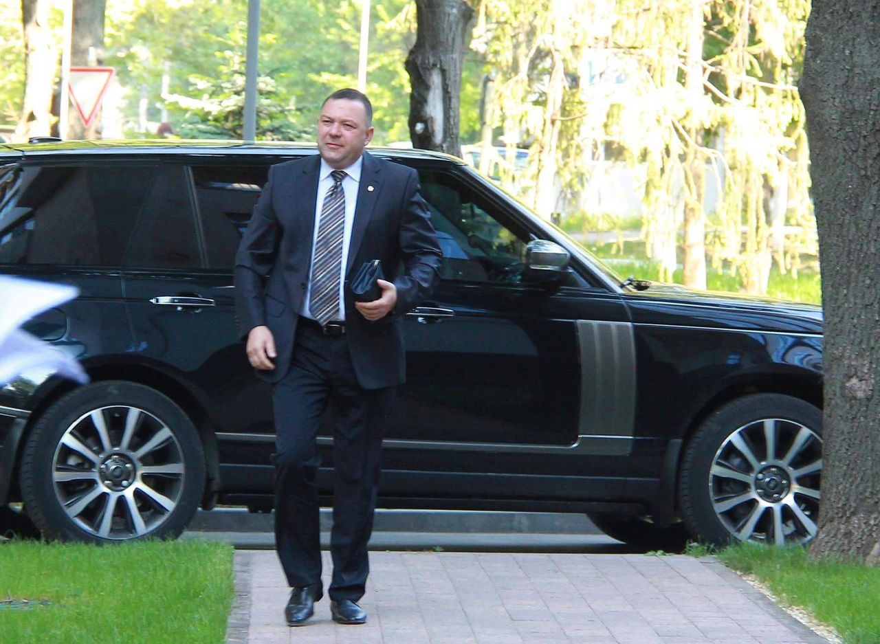 Журналисты обратили внимание на черный Range Rover Юрия Дырды