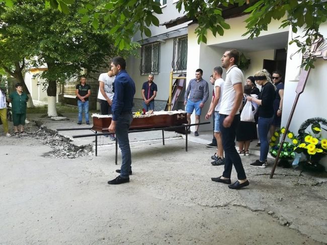 Сегодня 30-летнего мужчину, забитого в драке, проводят в последний путь