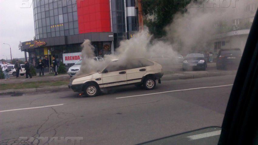 На столичной улице Кантемира дотла сгорел автомобиль