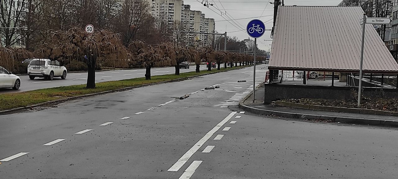 Дорожные ограничители на магистральной улице в Кишиневе продержались менее недели