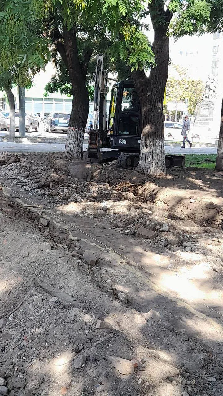 Начаты работы по восстановлению мини-сквера в секторе Рышкановка