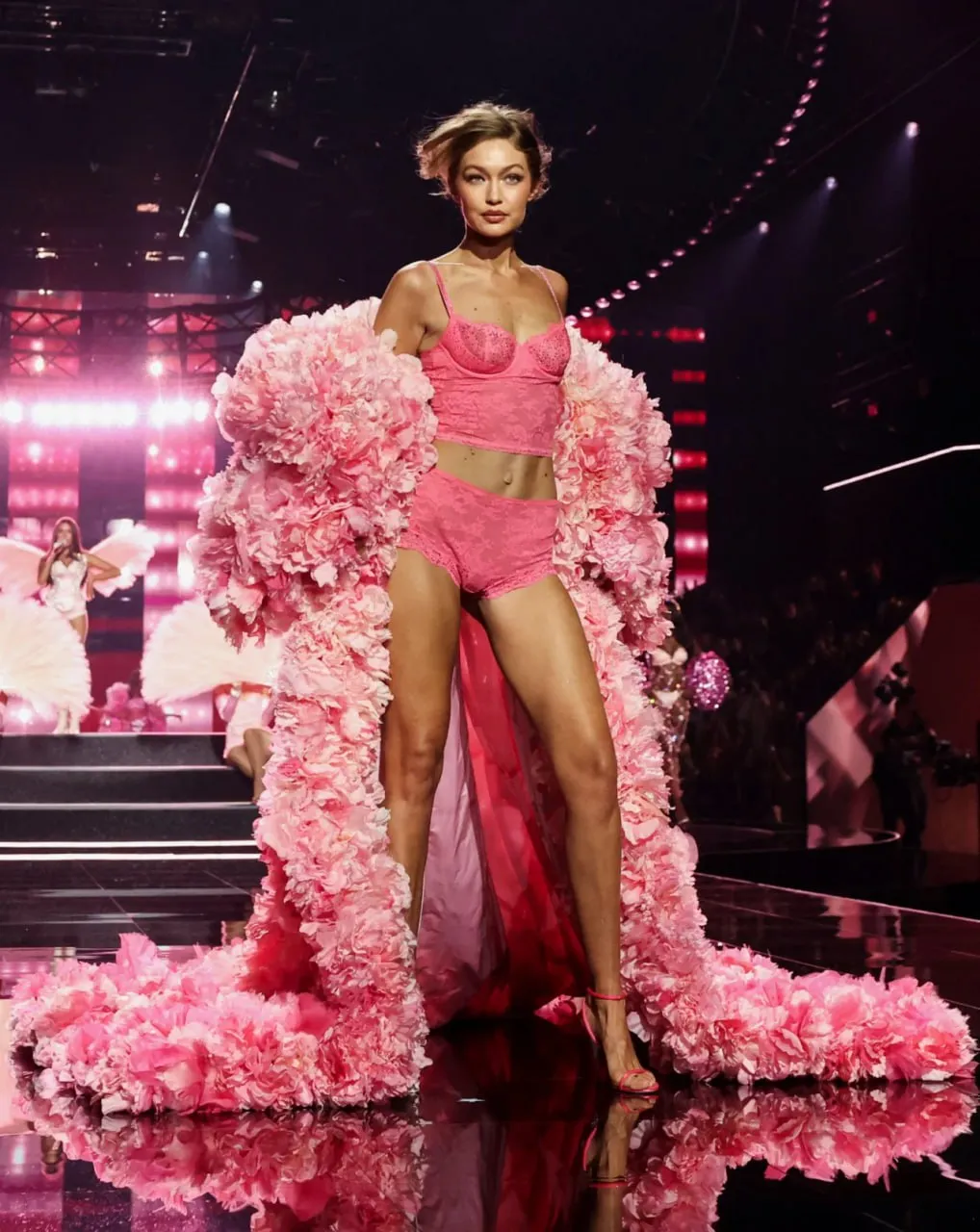 La New York a avut loc prezentarea anuală de modă Victoria's Secret