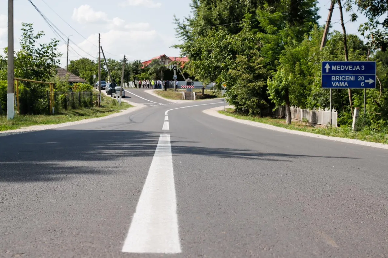 Un drum care leagă trei sate din Briceni, renovat