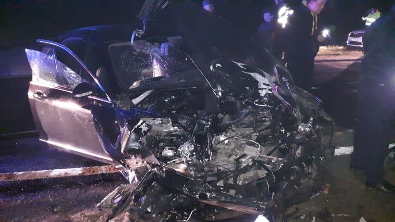 Спасатели освободили 4 человек, которых зажало в поврежденных в ДТП авто