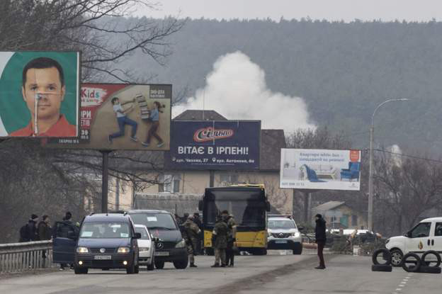 В Ирпене пытавшиеся покинуть город жители попали под обстрел