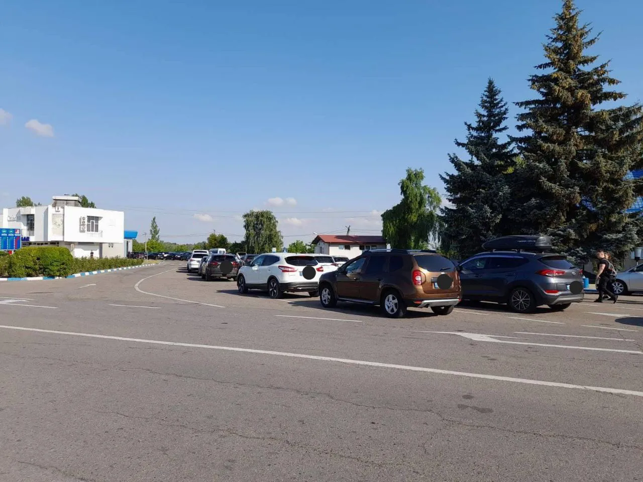 Интенсивное движение наблюдается на КПП "Леушень"