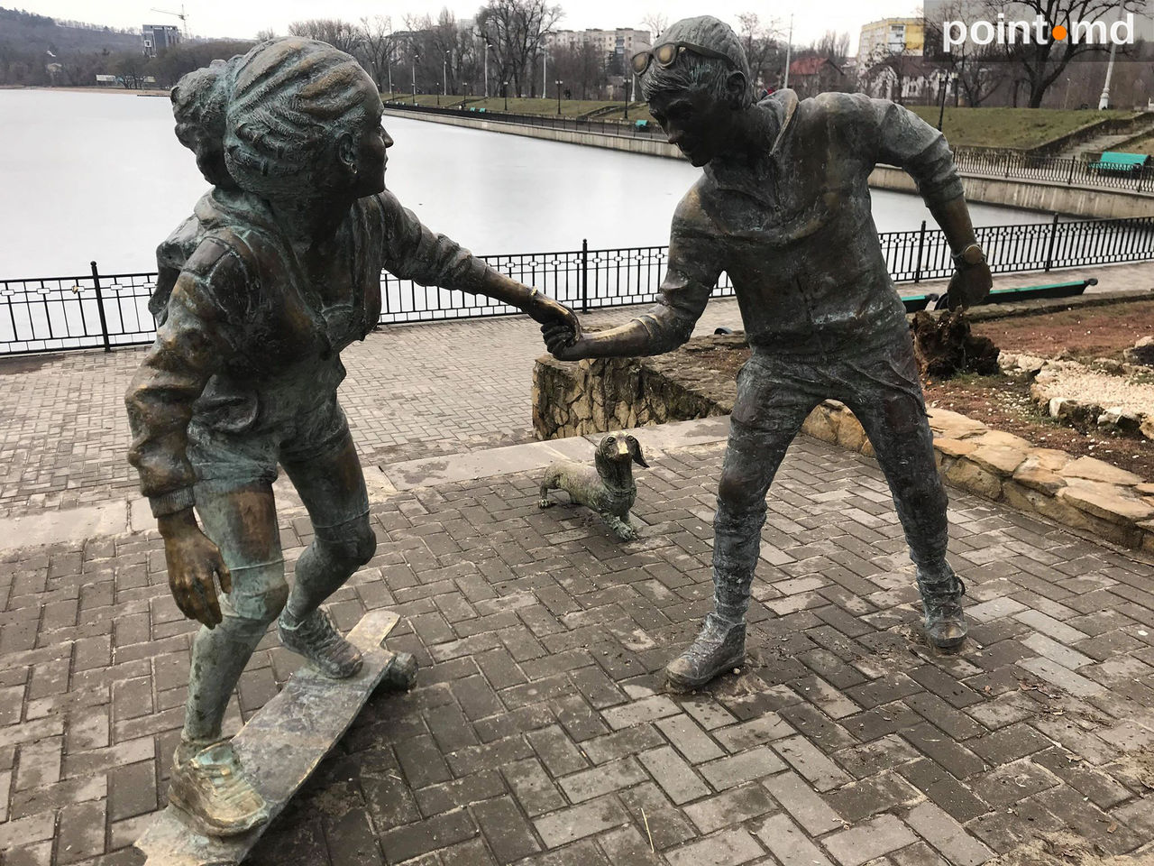 Adevărul despre statuia vandalizată la Valea Morilor