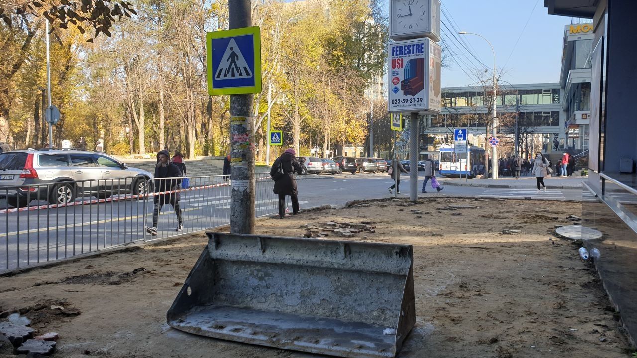 Начались работы по снятию старого покрытия на улице Александра Пушкина
