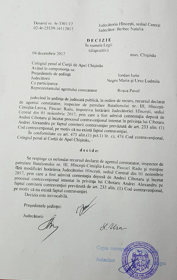Мужчина, обвиненный в нетрезвом вождении, выиграл суд и хочет взыскать с полицейского ущерб