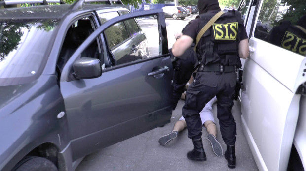Vindeau uraniu în cantități impunătoare. Suspecții, reținuți de SIS