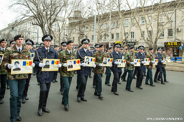 Ziua Memoriei: omagii pentru eroii care au apărat independența țării