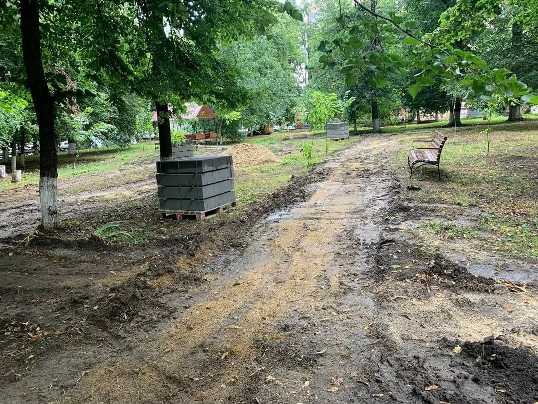 На Рышкановке начались работы по обустройству мини-сквера
