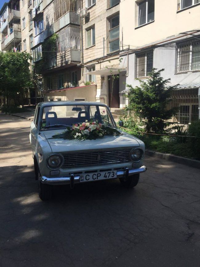 Chirtoacă și-a adus mireasa la starea civilă cu o ”kopeikă” sovietic