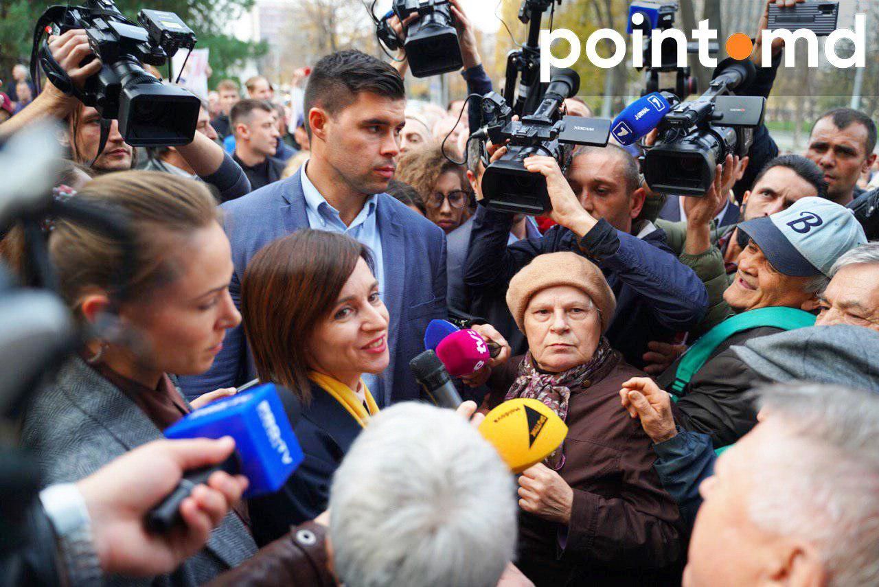 Перед парламентом протестовали сторонники блока ACUM
