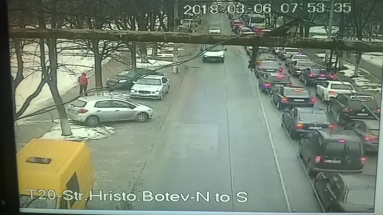 InfoTrafic сообщила об улицах, где не работают светофоры и образовались пробки