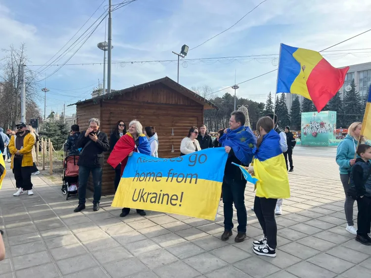 В Кишиневе проходит марш, приуроченный ко второй годовщине начала войны в Украине