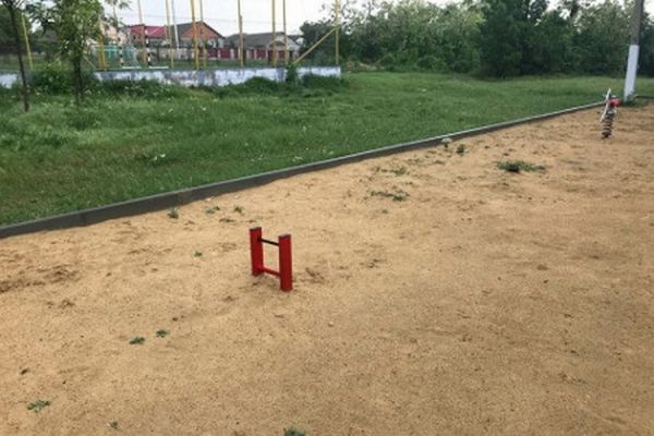 В Чадыр-Лунге неизвестные разобрали детскую площадку
