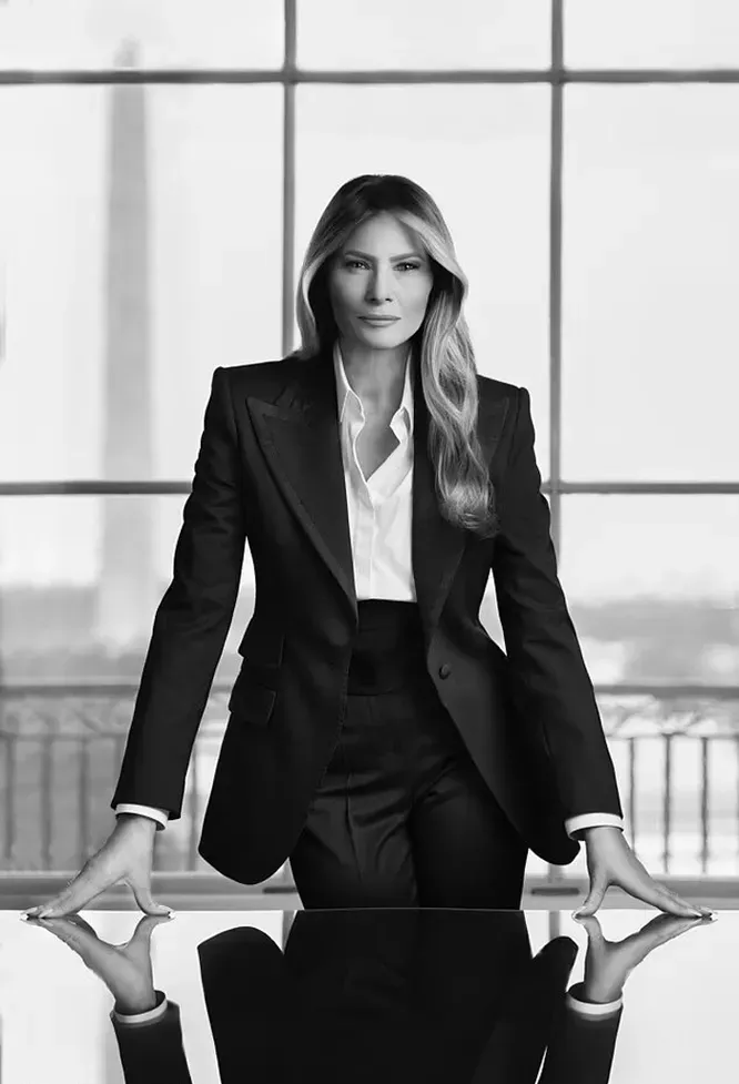 Официальный портрет Мелании Трамп, опубликованный Белым домом, вызвал скандал