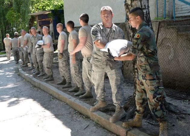 Американские военные плечом к плечу с молдавскими отремонтировали столовую школы для детей с нарушениями слуха
