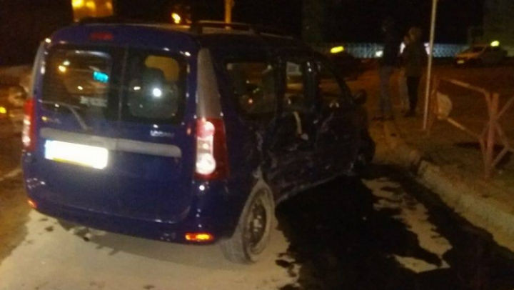 Accident rutier la miezul nopții: Un automobil s-a răsturnat de câteva ori. Ce spun șoferii implicați