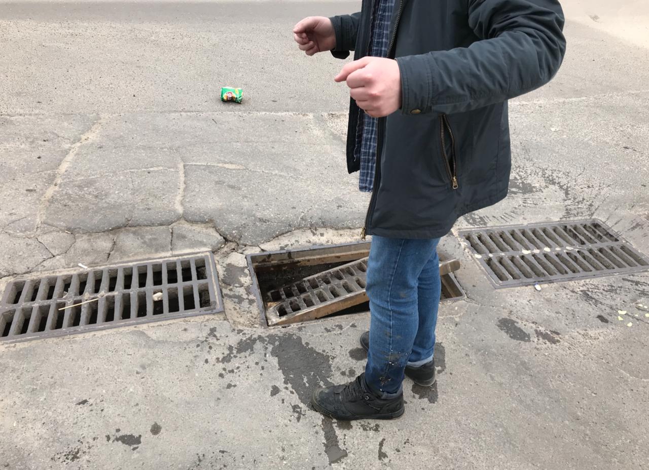 Кишиневец получил травмы, наступив на решетку ливневой канализации