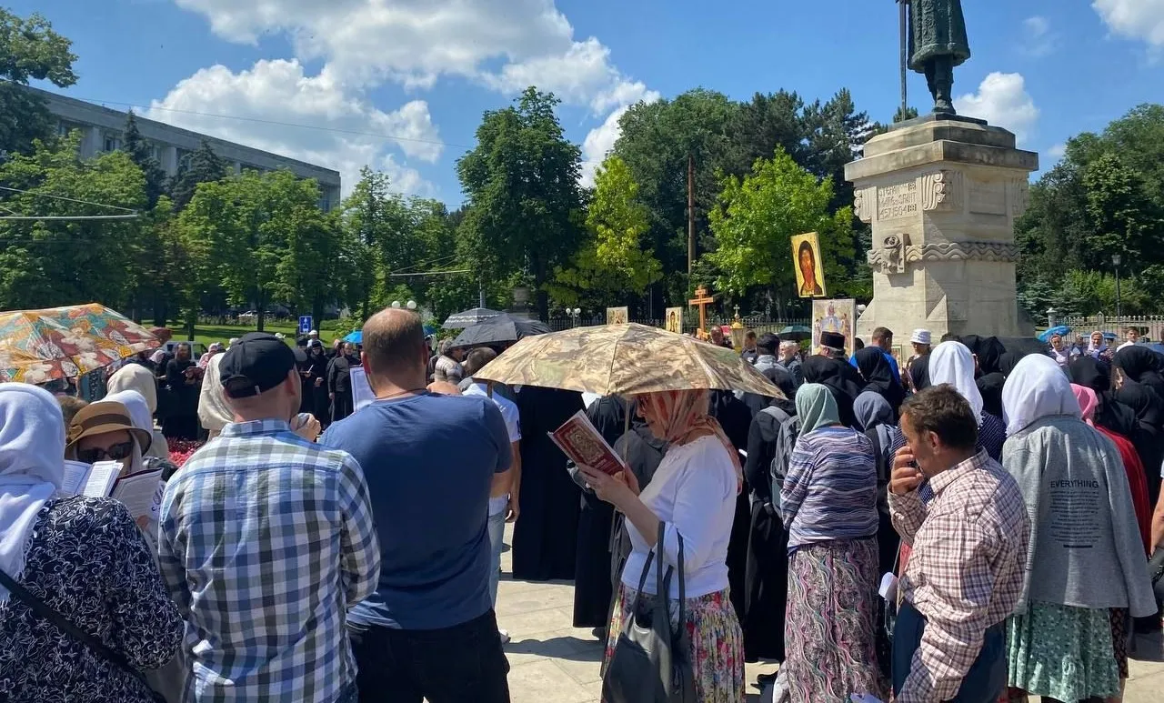 В Кишиневе верующие протестуют против биометрических паспортов