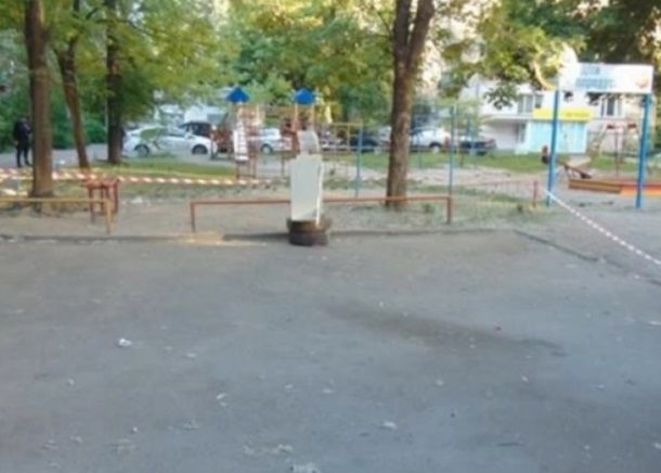 На детской площадке в Киеве нашли боевую гранату