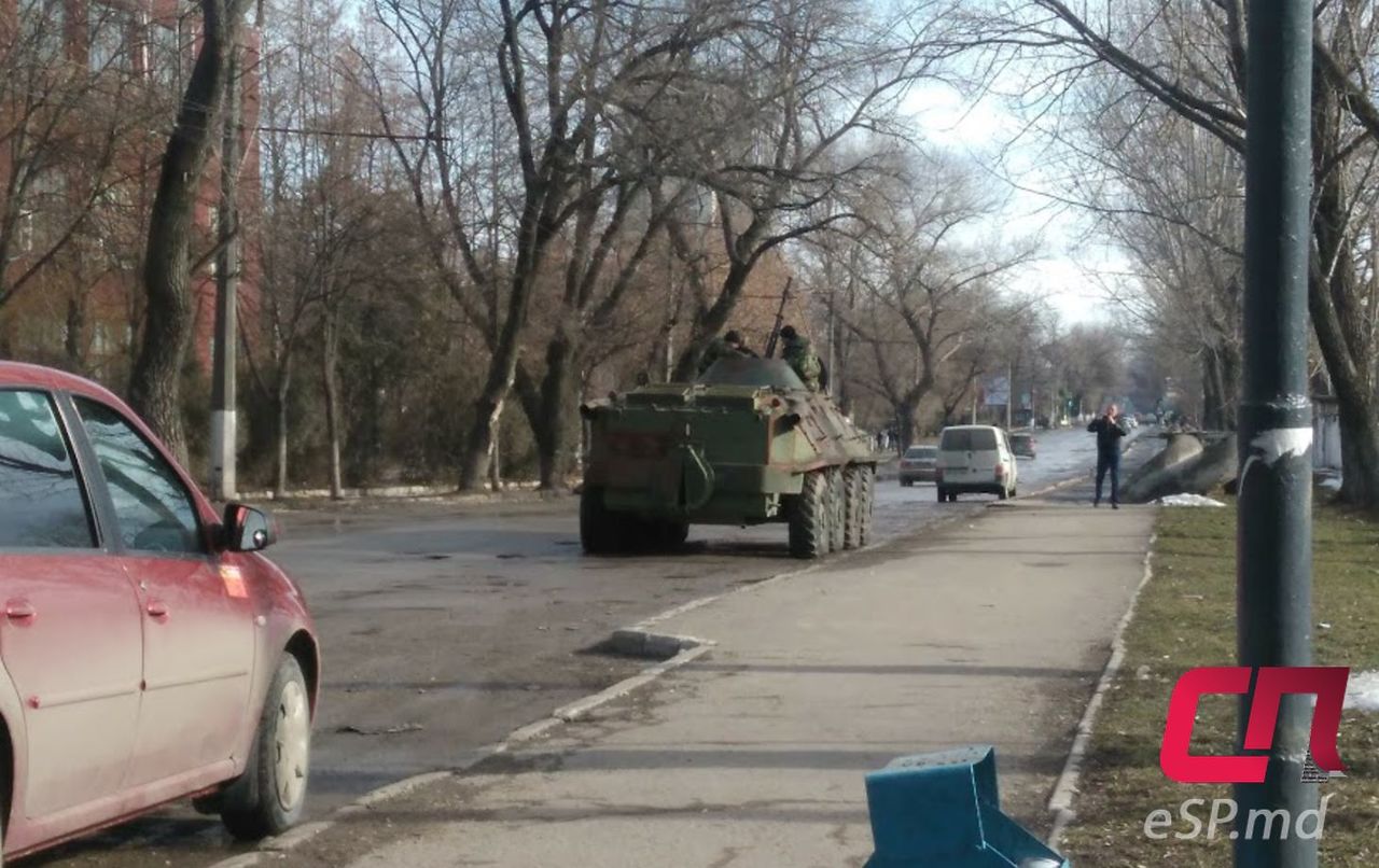 23 февраля по бельцким улицам разъезжали бронетранспортёры