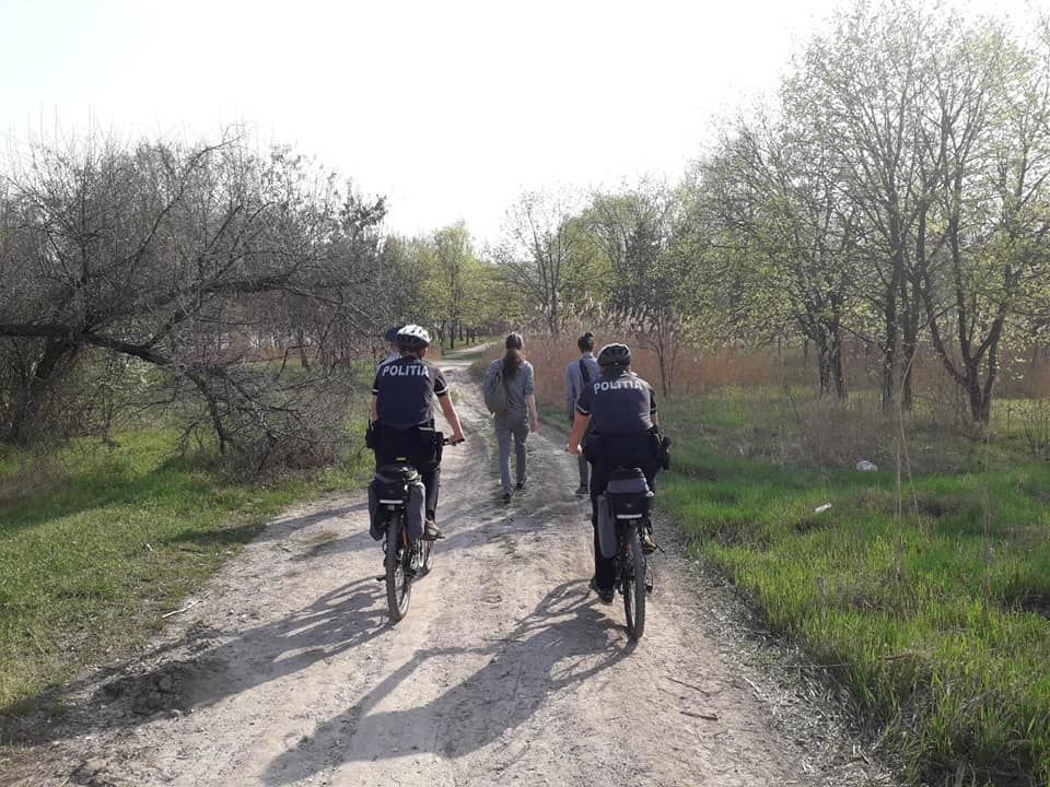 Полицейские на велосипедах задержали в парке "Ла извор" двух молодых людей
