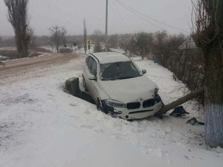 Trei BMW X5 accidentate într-o zi