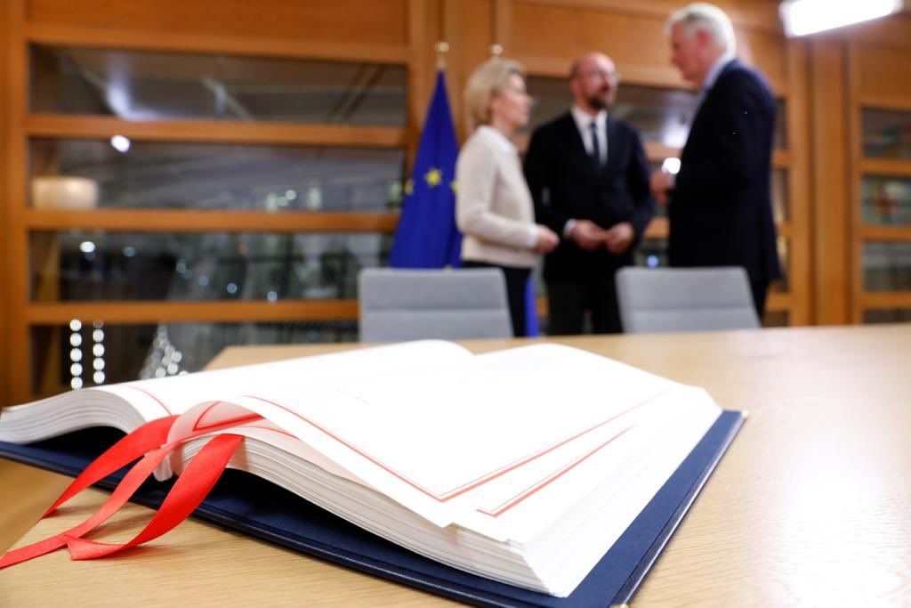 Главы Европейского совета и Еврокомиссии подписали соглашение о Brexit
